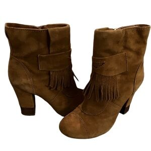 In GREAT CONDITION! BCBGIRLS AMBER SUEDE INKIES Booties with Box Size 6.5